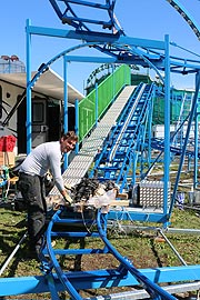 Familienachterbahn Pirateninsel beim Wiesnaufbau 2019 (©Foto: Martin Schmitz)